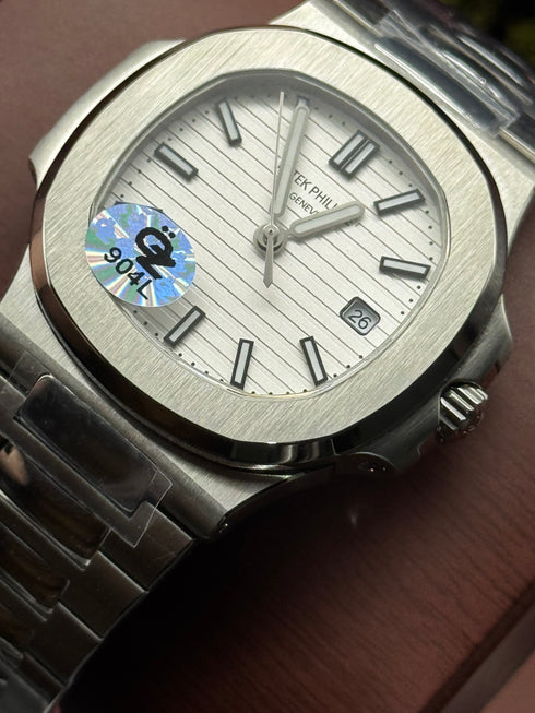 Patek- PHILIPPE STEEL NAUTILUS silver