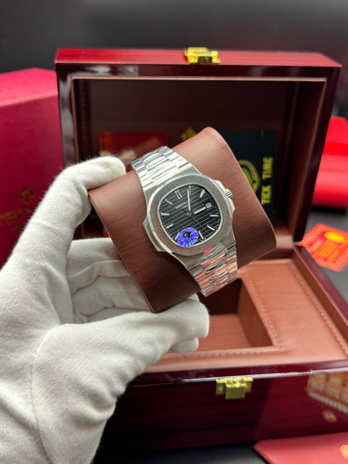Patek-Philippe Nautilus black dial