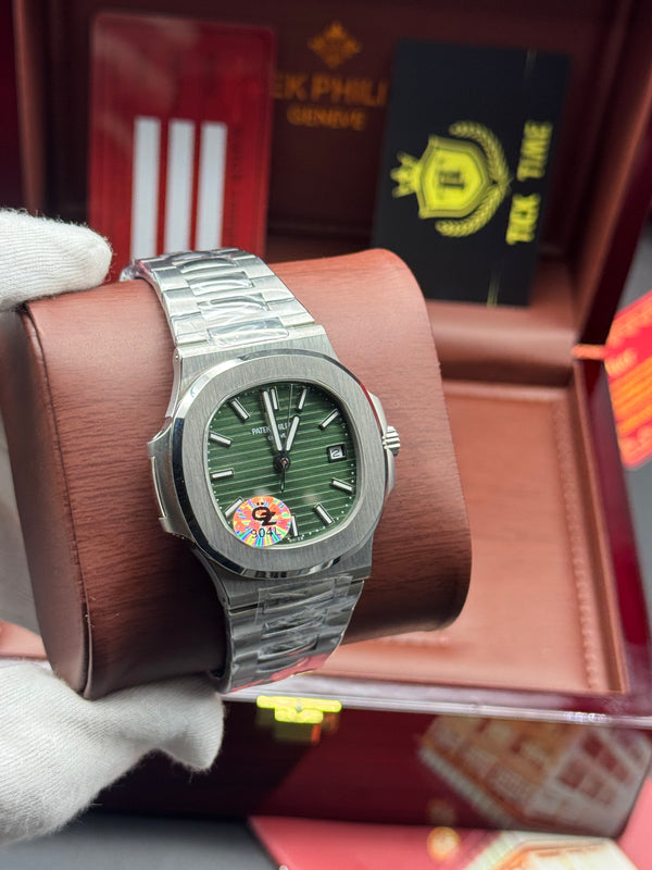 Patek- PHILIPPE STEEL NAUTILUS silver