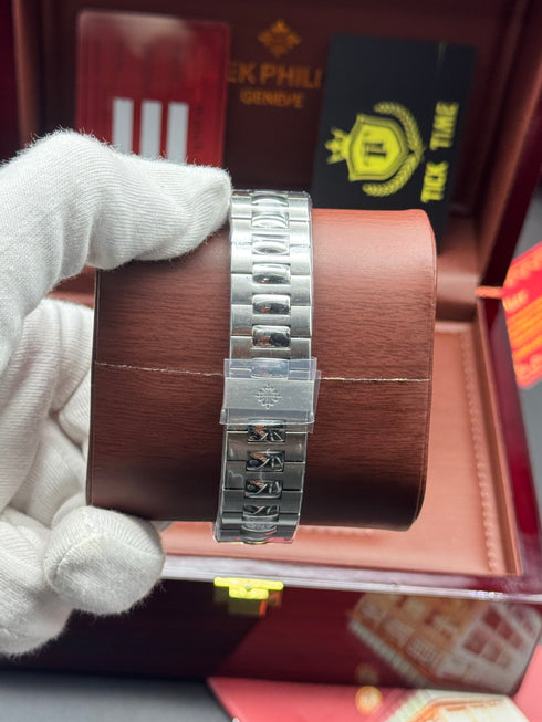 Patek- PHILIPPE STEEL NAUTILUS silver