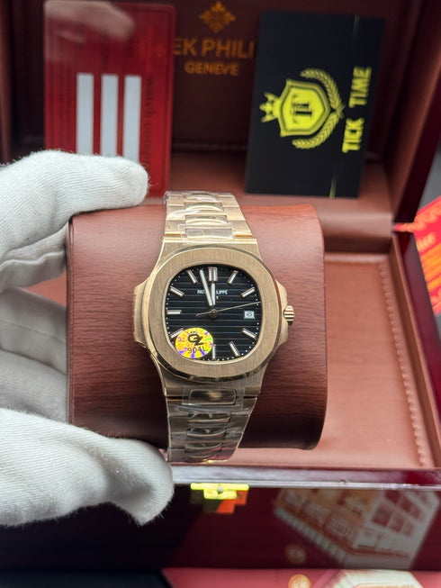 Patek- PHILIPPE STEEL NAUTILUS