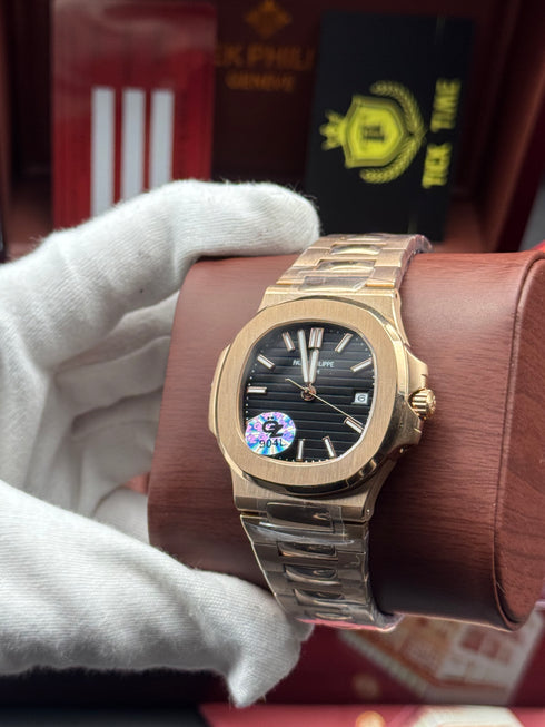Patek- PHILIPPE STEEL NAUTILUS