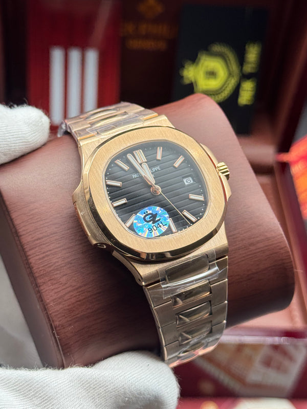 Patek- PHILIPPE STEEL NAUTILUS