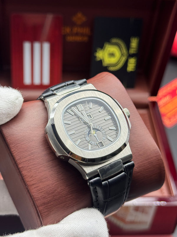 Patek-Philippe Nautilus Automatic GMT Moonphase Men's