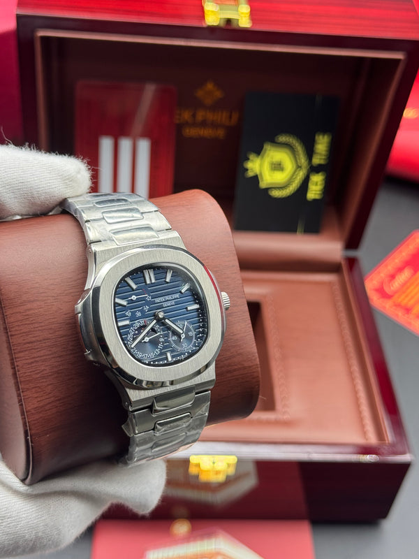 Patek- PHILIPPE STEEL NAUTILUS WITH MOON PHASE chrono