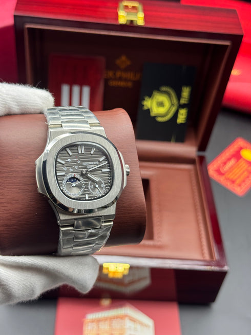 Patek- PHILIPPE STEEL NAUTILUS WITH MOON PHASE one
